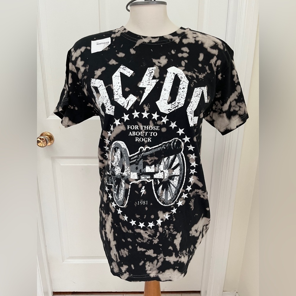 New- AC/DC vintage look band tee- tie dye unisex size medium